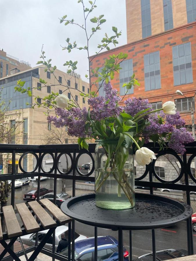 יירבאן Your Charming Home, Steps To Republic Square מראה חיצוני תמונה