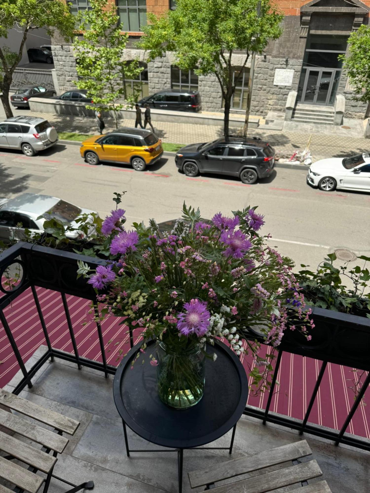 יירבאן Your Charming Home, Steps To Republic Square מראה חיצוני תמונה