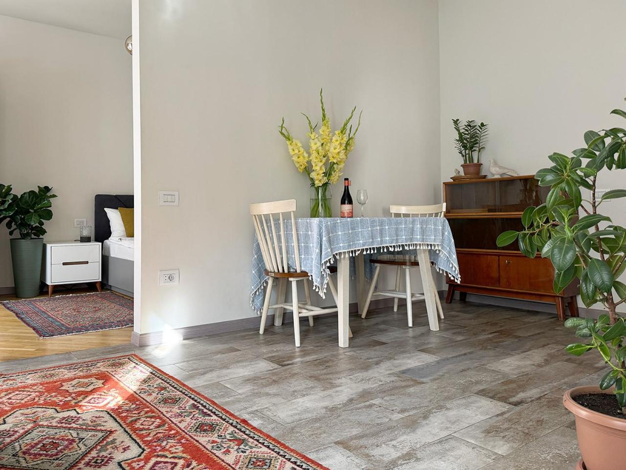 יירבאן Your Charming Home, Steps To Republic Square מראה חיצוני תמונה