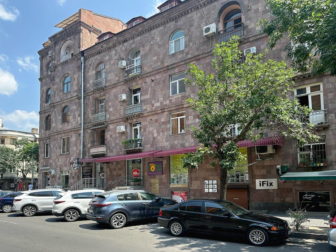 יירבאן Your Charming Home, Steps To Republic Square מראה חיצוני תמונה