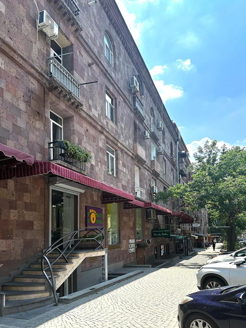 יירבאן Your Charming Home, Steps To Republic Square מראה חיצוני תמונה